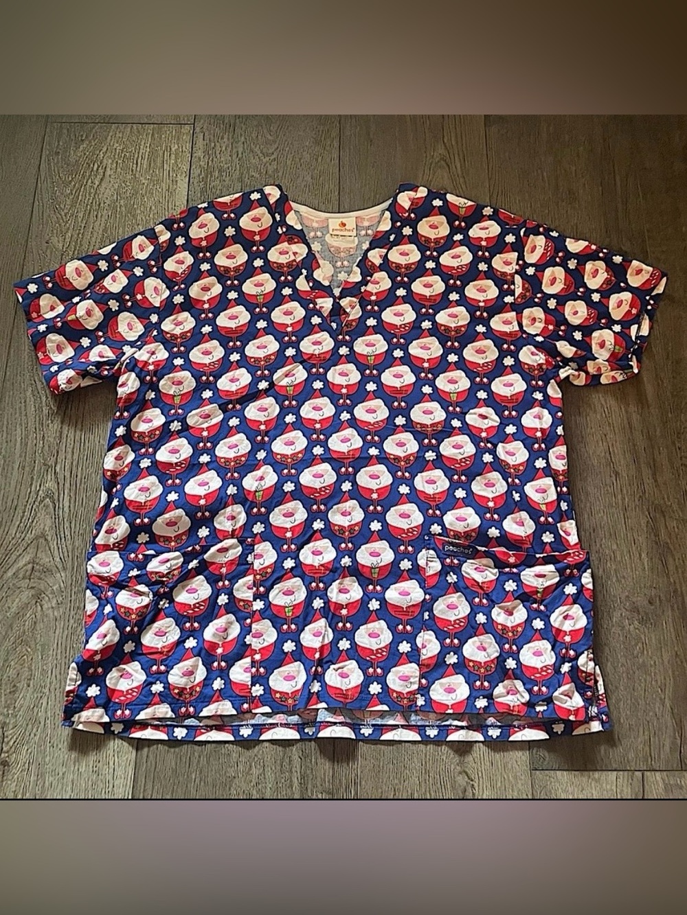 Women's Peaches Workwear Holiday Christmas Santa Claus Scrub Top Size XL